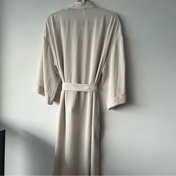 Miiyu Simons Cream Long Robe with Belt and pockets - Picture 9 of 11